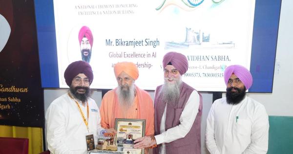 ਸਪੀਕਰ ਨੇ ਉੱਘੀਆਂ ਅਤੇ ਵਿਲੱਖਣ ਸ਼ਖਸੀਅਤਾਂ ਨੂੰ ਭਾਰਤ ਵਿਭੂਸ਼ਣ ਸਨਮਾਨ ਪ੍ਰਦਾਨ ਕੀਤਾ