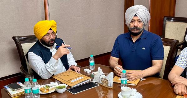 ਲੋਕ ਨਿਰਮਾਣ ਮੰਤਰੀ ਵਲੋਂ ਸੜਕ ਨਿਰਮਾਣ ਕਾਰਜ ਦੀ ਸਮੀਖਿਆ