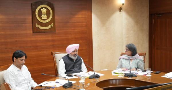 ਭਗਵੰਤ ਮਾਨ ਸਰਕਾਰ ਵੱਲੋਂ ਜਨਤਕ ਸੇਵਾਵਾਂ ਵਿੱਚ ਸੁਧਾਰ ਲਈ ਬਕਾਇਆ ਆਰ.ਸੀ. ਅਤੇ ਡਰਾਈਵਿੰਗ ਲਾਇਸੰਸ ਅਰਜ਼ੀਆਂ ਦੇ ਸਮਾਂਬੱਧ ਨਿਪਟਾਰੇ ਦੇ ਨਿਰਦੇਸ਼: ਹਰਪਾਲ ਸਿੰਘ ਚੀਮਾ