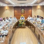 ਹਰਭਜਨ ਸਿੰਘ ਈ.ਟੀ.ਓ. ਵਲੋਂ ਲੋਕ ਨਿਰਮਾਣ ਵਿਭਾਗ ਵੱਲੋਂ ਬਣਵਾਈ ਜਾ ਰਹੀਆਂ ਸੜਕਾਂ ਦੀ ਪ੍ਰਗਤੀ ਸਬੰਧੀ ਸਮੀਖਿਆ ਮੀਟਿੰਗ