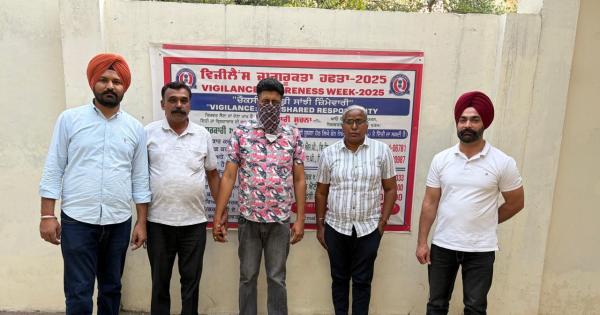 ਵਿਜੀਲੈਂਸ ਬਿਊਰੋ ਵੱਲੋਂ 15,000 ਰੁਪਏ ਰਿਸ਼ਵਤ ਲੈਂਦਾ ਪਟਵਾਰੀ ਰੰਗੇ ਹੱਥੀਂ ਕਾਬੂ