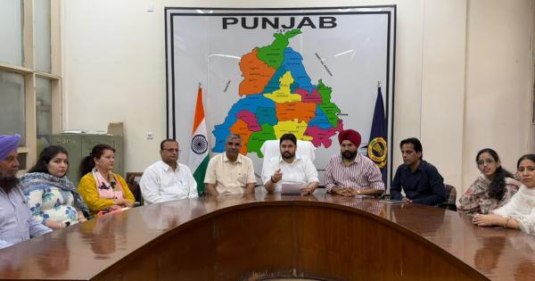 ਪੰਜਾਬ ਖਾਦੀ ਅਤੇ ਗਰਾਮ ਉਦਯੋਗ ਬੋਰਡ ਦੀ ਵਿੱਤੀ ਸਾਲ 2025-26 ਦੀਆਂ ਪ੍ਰਾਪਤੀਆ ਅਤੇ ਯੋਜਨਾਵਾਂ ਦੀ ਪ੍ਰਗਤੀ ਦੀ ਸਮੀਖਿਆ