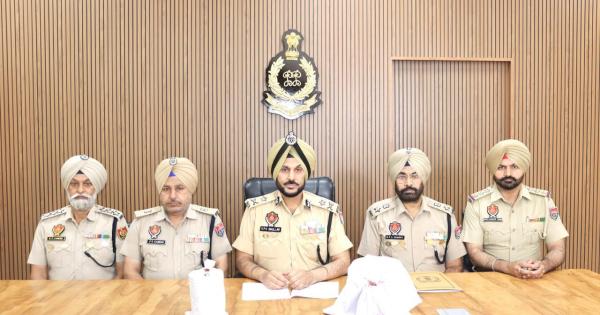 ਸਰਹੱਦ ਪਾਰੋਂ ਨਸ਼ਾ ਤਸਕਰੀ ਮਾਡਿਊਲ ਨਾਲ ਜੁੜੇ ਦੋ ਵਿਅਕਤੀ 4.13 ਕਿਲੋ ਹੈਰੋਇਨ ਸਮੇਤ ਅੰਮ੍ਰਿਤਸਰ ਤੋਂ ਕਾਬੂ