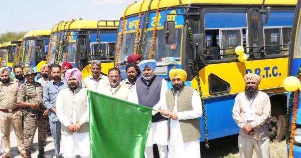 ਪੰਜਾਬ ਦੇ ਆਵਾਜਾਈ ਖੇਤਰ ਦੇ ਵਿਕਾਸ ਨੂੰ ਕੀਤਾ ਹੋਰ ਤੇਜ਼, ਮੁੱਖ ਮੰਤਰੀ ਭਗਵੰਤ ਸਿੰਘ ਮਾਨ ਨੇ ਪੀ.ਆਰ.ਟੀ.ਸੀ. ਫਲੀਟ 'ਚ 250 ਨਵੀਆਂ ਬੱਸਾਂ ਨੂੰ ਦਿਖਾਈ ਹਰੀ ਝੰਡੀ
