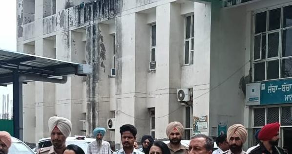 ਵਿਧਾਇਕ ਡਾ. ਵਿਜੈ ਸਿੰਗਲਾ ਅਤੇ ਡਿਪਟੀ ਕਮਿਸ਼ਨਰ ਨਵਜੋਤ ਕੌਰ ਵੱਲੋਂ ਮਾਨਸਾ ਸ਼ਹਿਰ ਦੇ ਵਿਕਾਸ ਕਾਰਜਾਂ ਦਾ ਅਚਨਚੇਤ ਨਿਰੀਖਣ