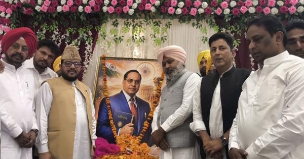 ਖਜ਼ਾਨਾ ਮੰਤਰੀ ਹਰਪਾਲ ਸਿੰਘ ਚੀਮਾ ਵੱਲੋਂ ਬਾਬਾ ਸਾਹਿਬ ਅੰਬੇਦਕਰ ਦੇ ਜਨਮ ਦਿਹਾੜੇ ‘ਤੇ ਸ਼ਰਧਾਂਜਲੀ