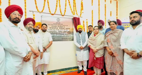 ਬਠਿੰਡਾ ਦੇ ਤਲਵੰਡੀ ਸਾਬੋ ਵਿੱਚ ਵੱਡਾ ਪ੍ਰਸ਼ਾਸਨਿਕ ਸੁਧਾਰ, ਮੁੱਖ ਮੰਤਰੀ ਭਗਵੰਤ ਸਿੰਘ ਮਾਨ ਨੇ ਇੱਕੋ ਛੱਤ ਹੇਠ ਰਜਿਸਟਰੀ ਤੋਂ ਰਿਕਾਰਡ ਰੂਮ ਤੱਕ ਦੀਆਂ ਸਹੂਲਤਾਂ ਨਾਲ ਲੈਸ ਆਧੁਨਿਕ ਸਬ-ਡਿਵੀਜ਼ਨਲ ਕੰਪਲੈਕਸ ਲੋਕਾਂ ਨੂੰ ਕੀਤਾ ਸਮਰਪਿਤ