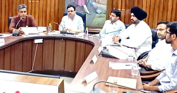 ਡਿਪਟੀ ਕਮਿਸ਼ਨਰ ਨੇ ਟਰੇਡ ਯੂਨੀਅਨ ਦੇ ਨੁਮਾਇੰਦਿਆਂ ਨਾਲ ਕੀਤੀ ਮੀਟਿੰਗ