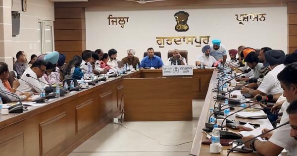 ਸ੍ਰੀ ਆਦਿੱਤਿਆ ਉੱਪਲ, ਡਿਪਟੀ ਕਮਿਸ਼ਨਰ ਦੀ ਪ੍ਰਧਾਨਗੀ ਹੇਠ ਜ਼ਿਲ੍ਹਾ ਟਰੇਡਰਜ਼ ਕਮਿਸ਼ਨ ਦੀਆਂ ਮੁਸ਼ਕਿਲਾਂ ਸਬੰਧੀ ਰੀਵਿਊ ਮੀਟਿੰਗ