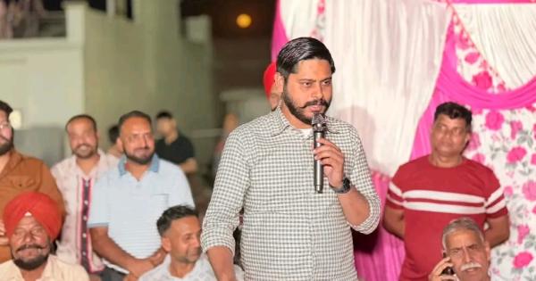 ਵਿਧਾਇਕ ਸ਼ੈਰੀ ਕਲਸੀ ਨੇ ਗਾਂਧੀ ਨਗਰ ਕੈਂਪ ਬਟਾਲਾ ਵਿਖੇ ਅਤਿ ਆਧੁਨਿਕ ਹਾਈ ਮਾਸਟ ਲਾਈਟਾਂ ਦਾ ਕੀਤਾ ਉਦਘਾਟਨ