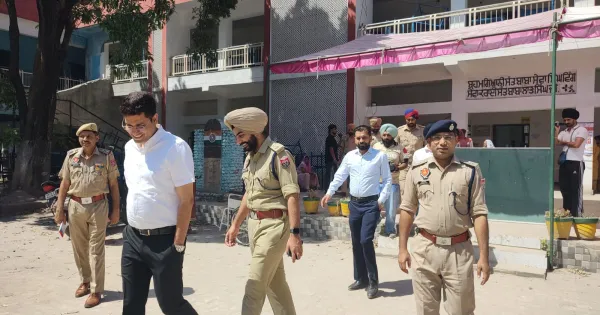 ਪੋਲਿੰਗ ਦੌਰਾਨ ਡਿਪਟੀ ਕਮਿਸ਼ਨਰ ਅਤੇ ਐੱਸ.ਐੱਸ.ਪੀ. ਵੱਲੋਂ ਵੱਖ-ਵੱਖ ਬੂਥਾਂ ਦਾ ਦੌਰਾ