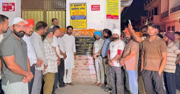 ਵਿਧਾਇਕ ਸ਼ੈਰੀ ਕਲਸੀ ਨੇ ਸੁੰਦਰ ਨਗਰ ਵਿਖੇ ਐਲ.ਈ.ਡੀ ਸਟ੍ਰੀਟ ਲਾਈਟ ਲਾਉਣ ਦਾ ਉਦਘਾਟਨ ਕੀਤਾ
