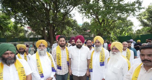 ਬੇਅਦਬੀ ਵਿਰੋਧੀ ਸਖ਼ਤ ਕਾਨੂੰਨ ਤੋਂ ਪ੍ਰਭਾਵਿਤ ਹੋ ਕੇ ਅਕਾਲੀ ਦਲ ਅਤੇ ਕਾਂਗਰਸ ਦੇ ਸੈਂਕੜੇ ਆਗੂ ਤੇ ਵਰਕਰ 'ਆਪ' ਵਿੱਚ ਸ਼ਾਮਲ