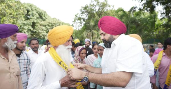 ਬੇਅਦਬੀ ਵਿਰੋਧੀ ਸਖ਼ਤ ਕਾਨੂੰਨ ਤੋਂ ਪ੍ਰਭਾਵਿਤ ਹੋ ਕੇ ਅਕਾਲੀ ਦਲ ਅਤੇ ਕਾਂਗਰਸ ਦੇ ਸੈਂਕੜੇ ਆਗੂ ਤੇ ਵਰਕਰ 'ਆਪ' ਵਿੱਚ ਸ਼ਾਮਲ