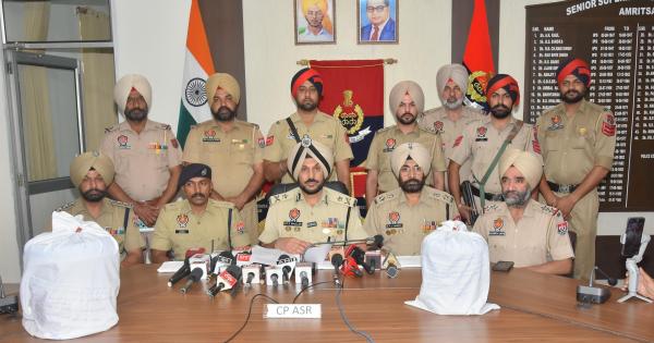 ਦੁਬਈ ਅਧਾਰਤ ਡਰੱਗ ਕਾਰਟੇਲ ਦਾ ਅੰਮ੍ਰਿਤਸਰ ਵਿੱਚ ਪਰਦਾਫ਼ਾਸ਼; 10 ਕਿੱਲੋ ਆਈ.ਸੀ.ਈ., 4 ਕਿੱਲੋ ਹੈਰੋਇਨ ਸਮੇਤ ਦੋ ਕਾਬੂ