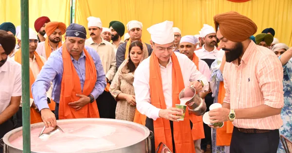 ਪੰਜਾਬ ਪੁਲਿਸ ਵੱਲੋਂ ਸ੍ਰੀ ਗੁਰੂ ਅਰਜਨ ਦੇਵ ਜੀ ਦੇ ਸ਼ਹੀਦੀ ਦਿਹਾੜੇ ਨੂੰ ਸਮਰਪਿਤ 'ਛਬੀਲ' ਲਗਾਈ ਗਈ